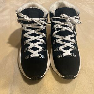 NWOT Sorel Up and About Conquest Waterproof Black and White Lace-Up Boots